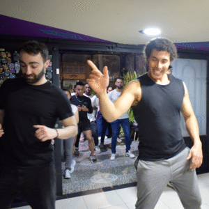 Experiencia de Salsa: Ritmo y Pasión Latina