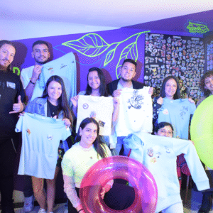 Experiencia de estampado de ropa con  técnica mixta (DTF & serigrafía)